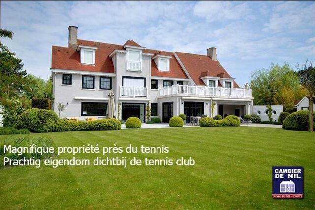 Spacieuse villa de caractère, située au Zoute, à proximité du Tennis Club.