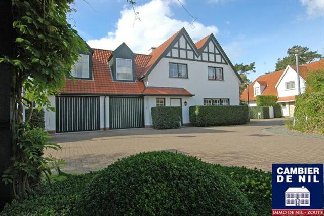 Mooie koppelvilla, gelegen in een rustig woonerf aan de rand van het Zoute.