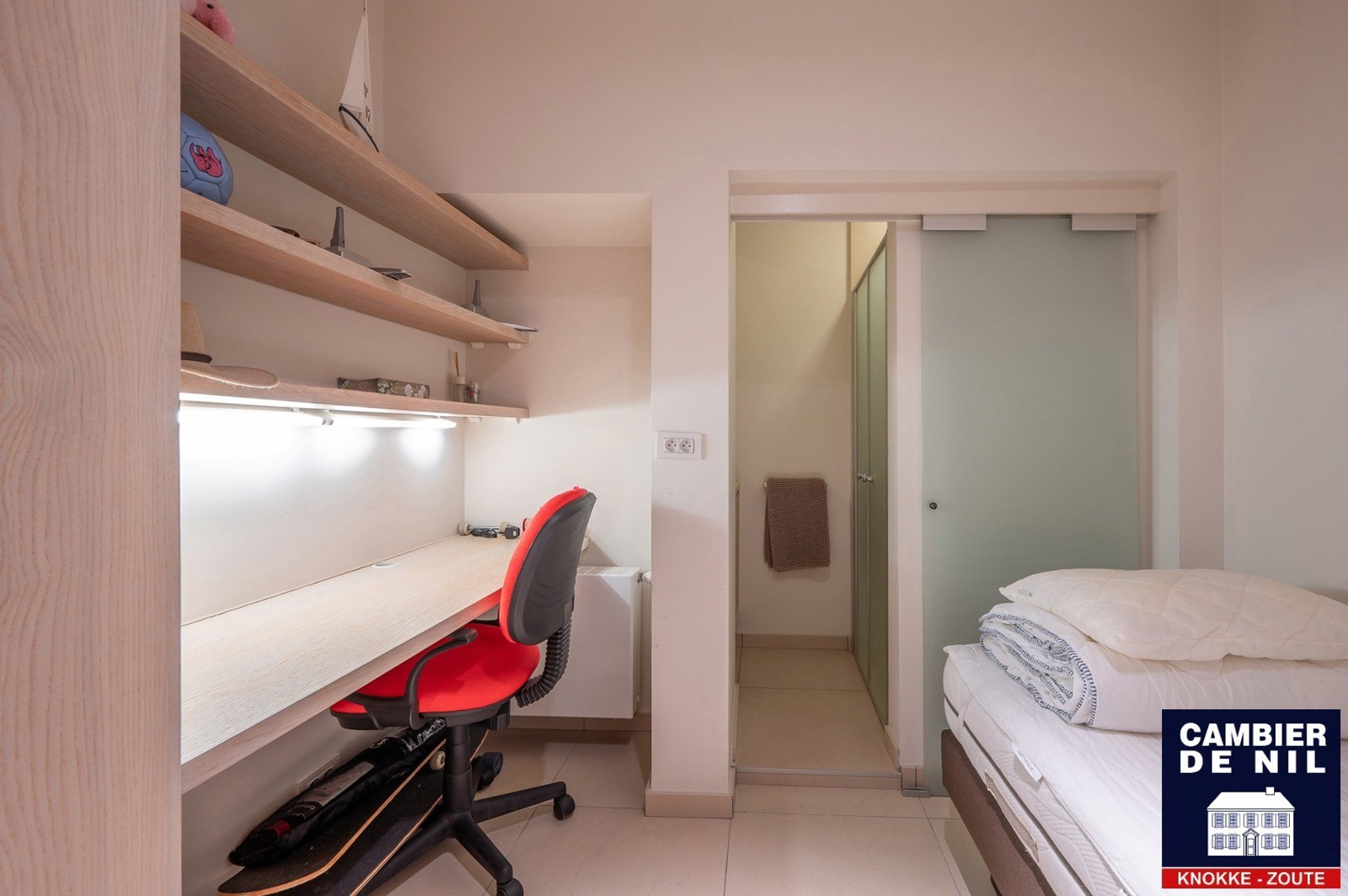 MEUBLÉ : Appartement spacieux avec vue mer et 4 chambres à coucher à Duinbergen ! 15