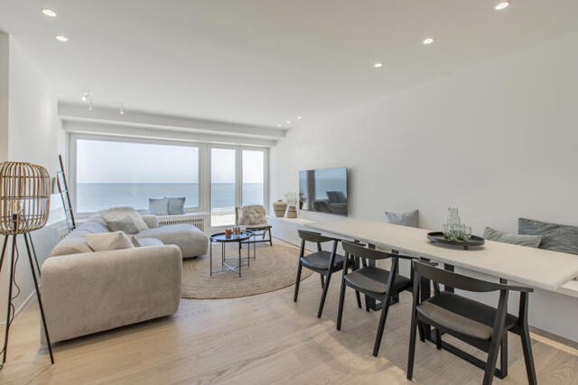 Volledig gerenoveerd appartement met super zeezicht