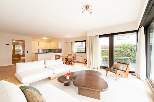 Gemeubeld hoekappartement nabij het Albertplein 
