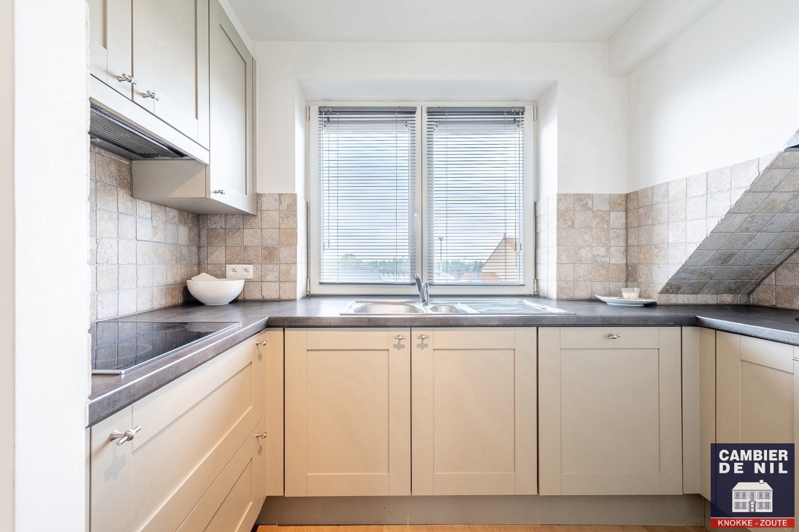 Instapklaar, gemeubeld appartement nabij de zeedijk te Duinbergen 9