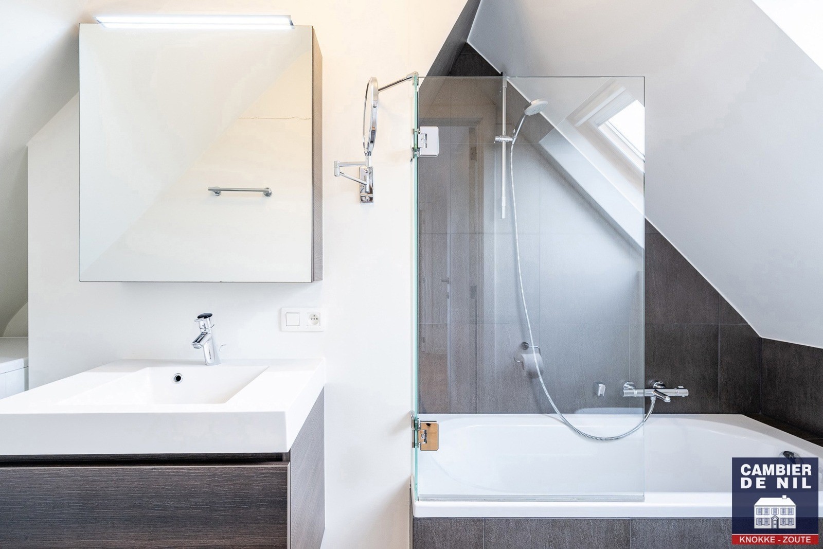 Instapklaar, gemeubeld appartement nabij de zeedijk te Duinbergen 17