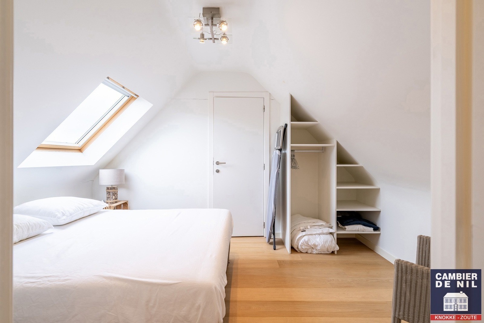 Instapklaar, gemeubeld appartement nabij de zeedijk te Duinbergen 15