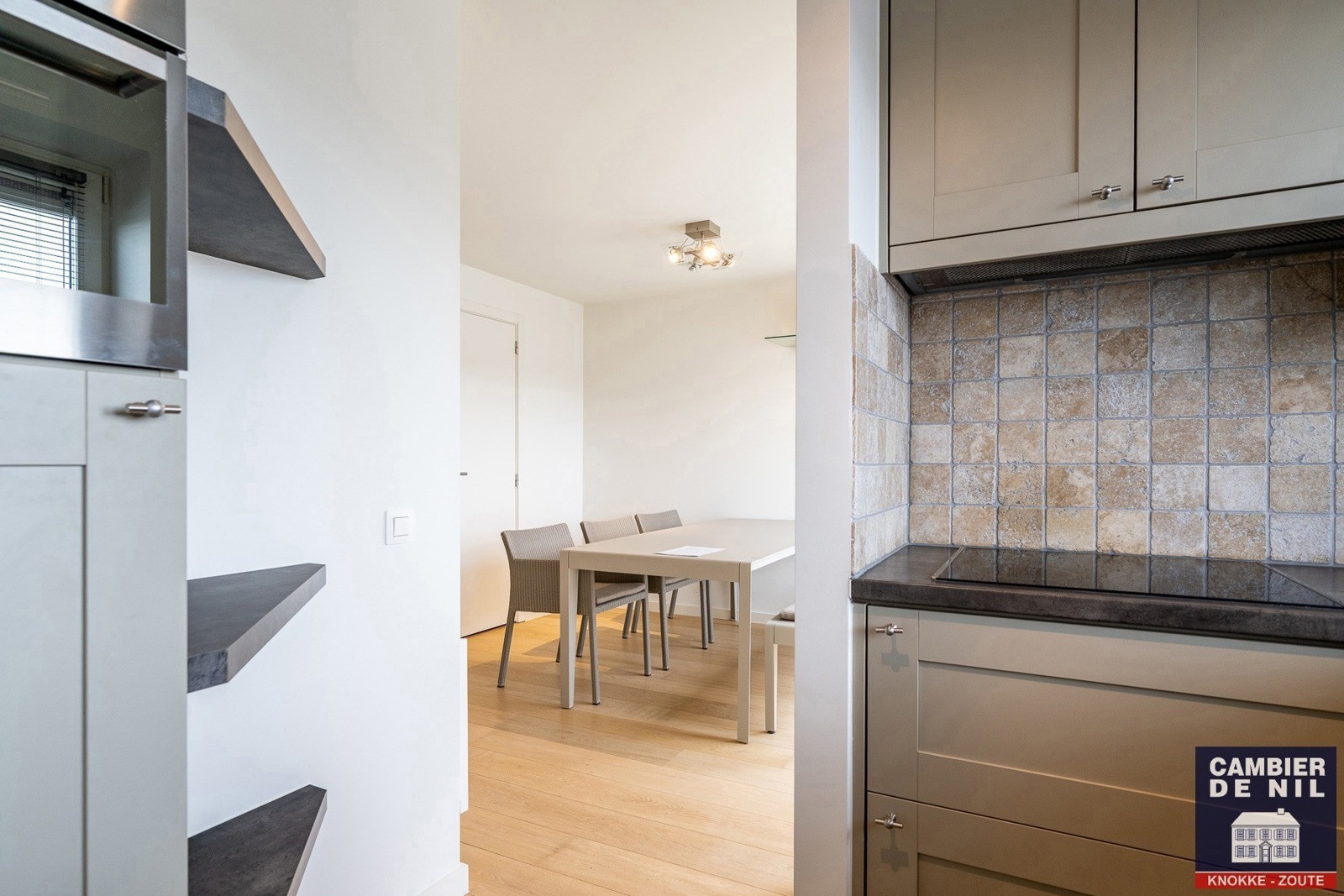 Instapklaar, gemeubeld appartement nabij de zeedijk te Duinbergen 11