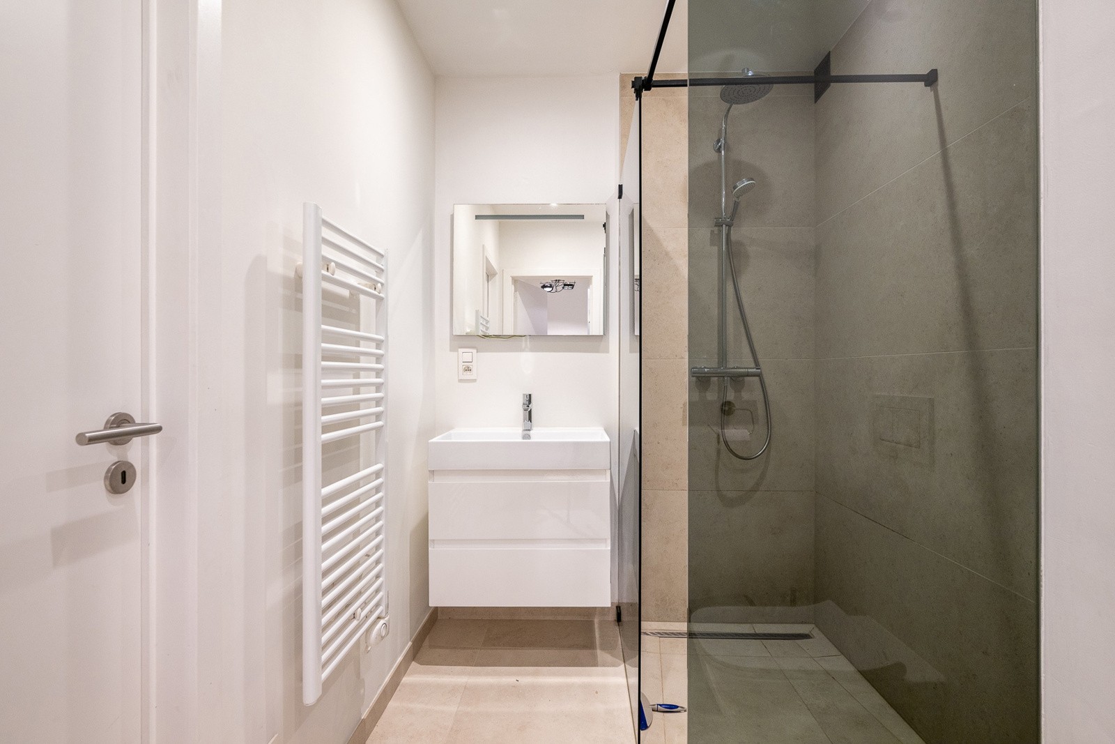 Ruim gelijkvloers appartement op toplocatie  9