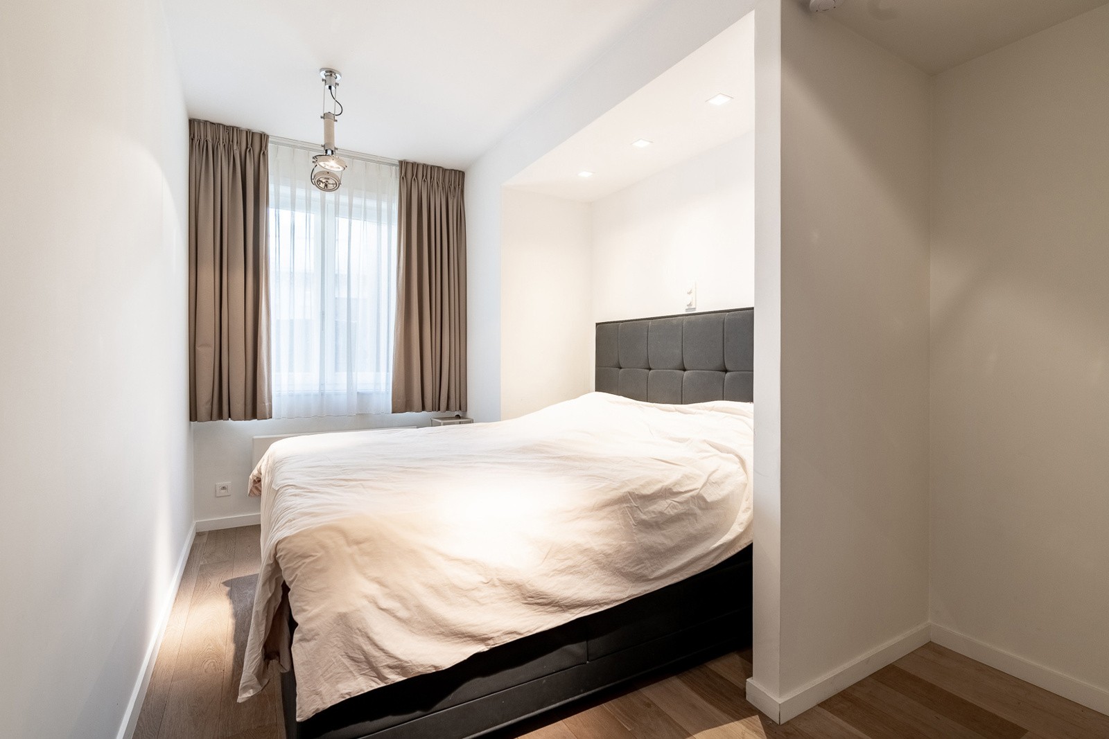 Ruim gelijkvloers appartement op toplocatie  12