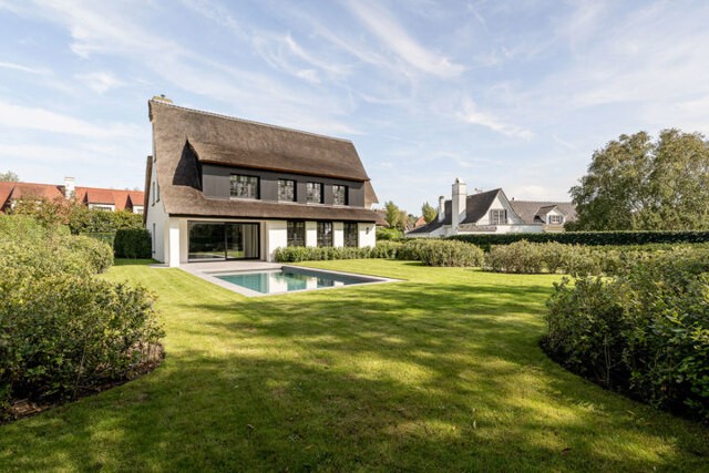Ruime, volledig gerenoveerde villa aan de rand van het Zoute