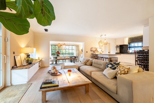 Maison rénovée avec goût dans un quartier résidentiel 