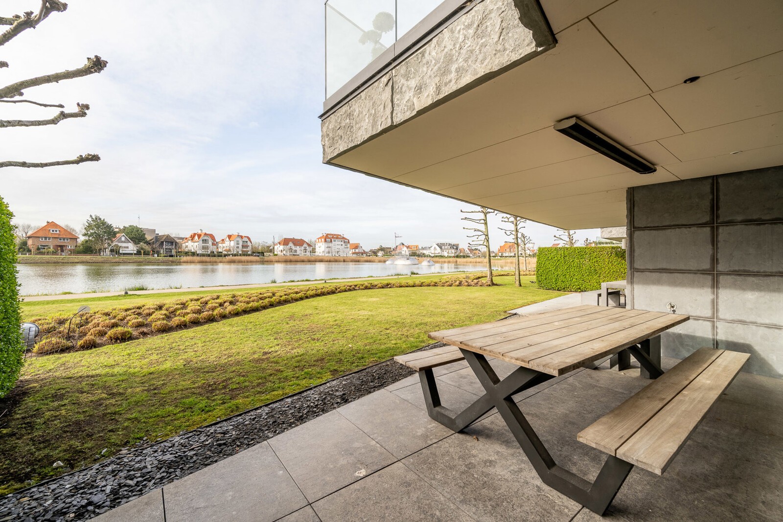 Indrukwekkend tuinappartement aan het Zegemeer