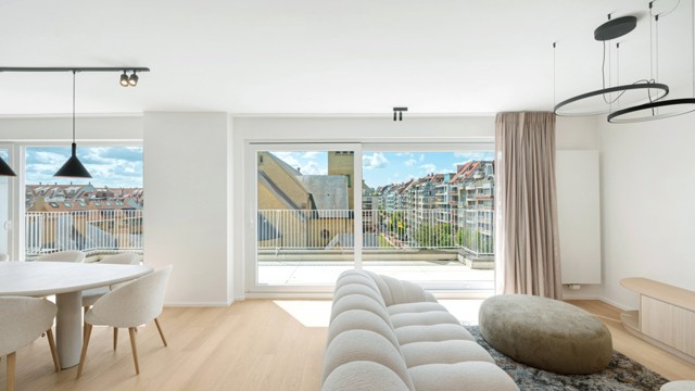 Lichtrijke, instapklare penthouse met 10 meter gevelbreedte