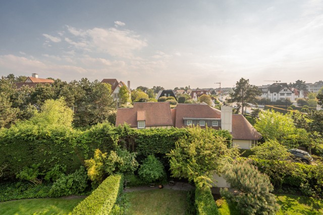 Prachtig gerenoveerd appartement in villaresidentie 