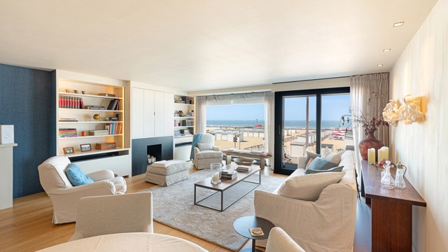 EXCLUSIEF: Ruim appartement met frontaal zeezicht