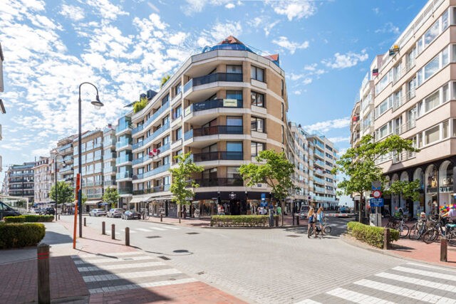appartement in het Zoute met breed zijdelings zeezicht