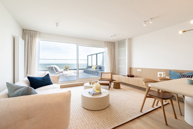 Prachtig gerenoveerd appartement met zeezicht en ruim terras