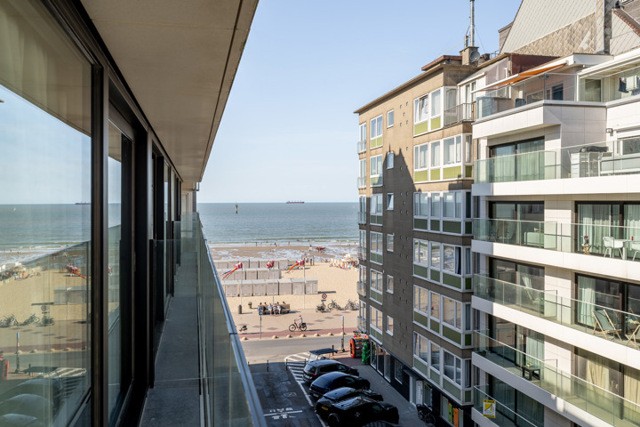 Gerenoveerd appartement - Zijdelings zeezicht