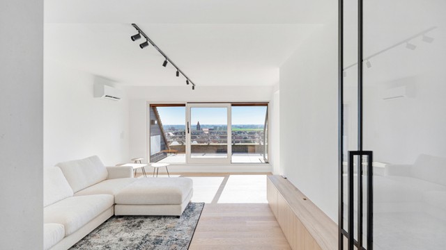 Penthouse met 18m gevel en terras in Duinbergen