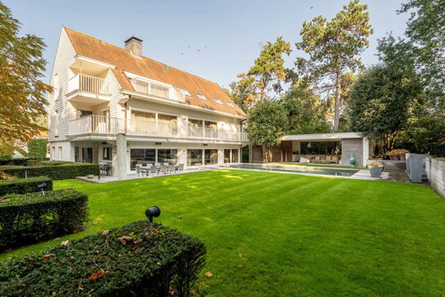 Exclusieve villa op een rustige en discrete topligging in de Zoute paadjes