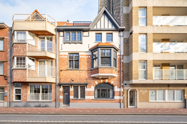 Architecturale nieuwbouwwoning nabij de zee